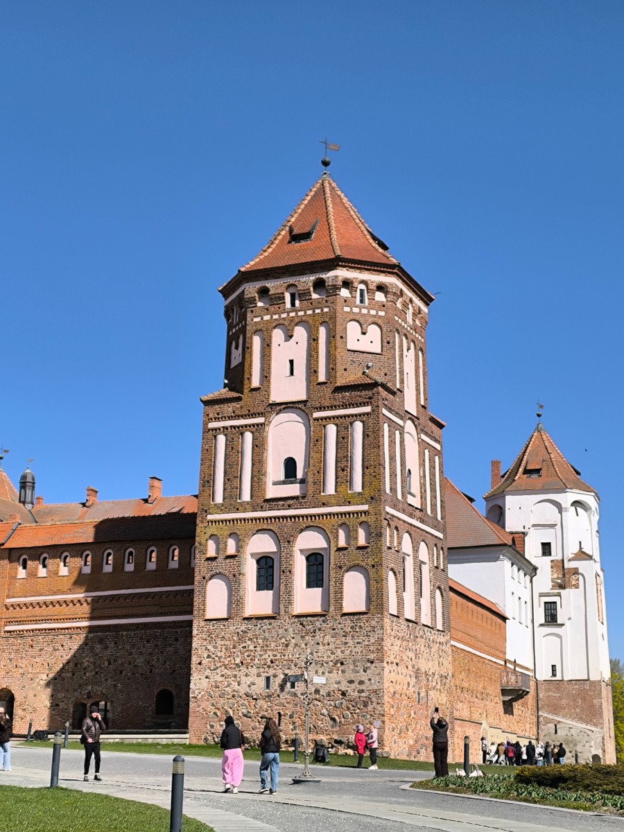 Величественный Мирский замок