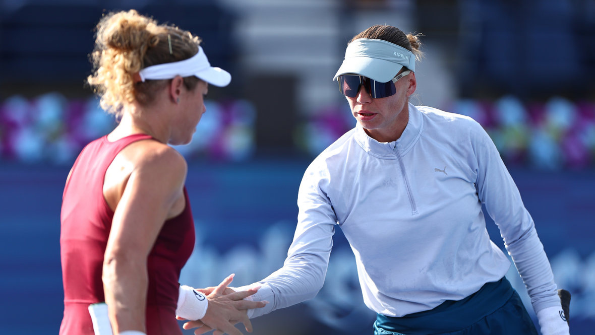    Вера Звонарева и Лаура Зигемунд. Getty Images