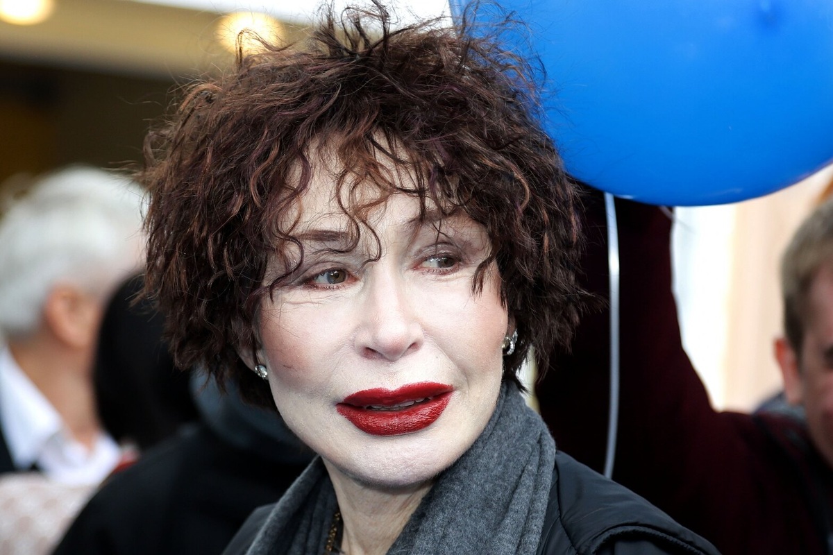     Невестка закрыла лицо руками: Татьяна Васильева с сыном и его женой узнали пол восьмого внука на гендер-пати