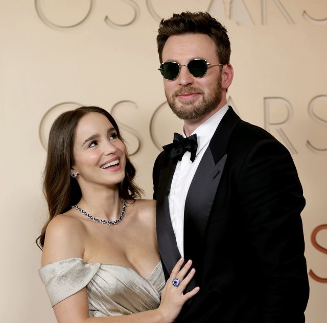    Крис Эванс и Альба Баптиста. Фото: Mike Coppola / Getty Images