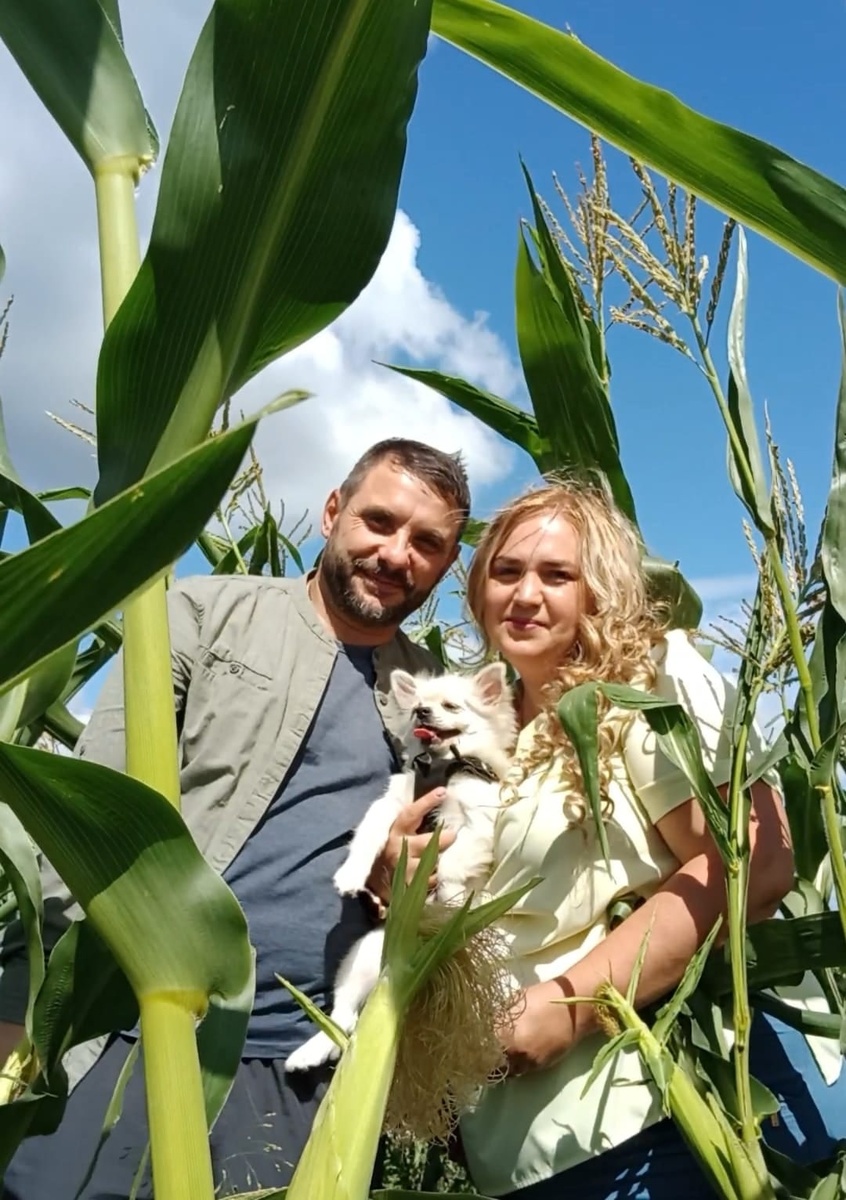 Я Саша, а это мой муж Женя, а на руках Буба, ещё маленький и не суразный😁, тут делюсь своей жизнью, присоединяйтесь!
