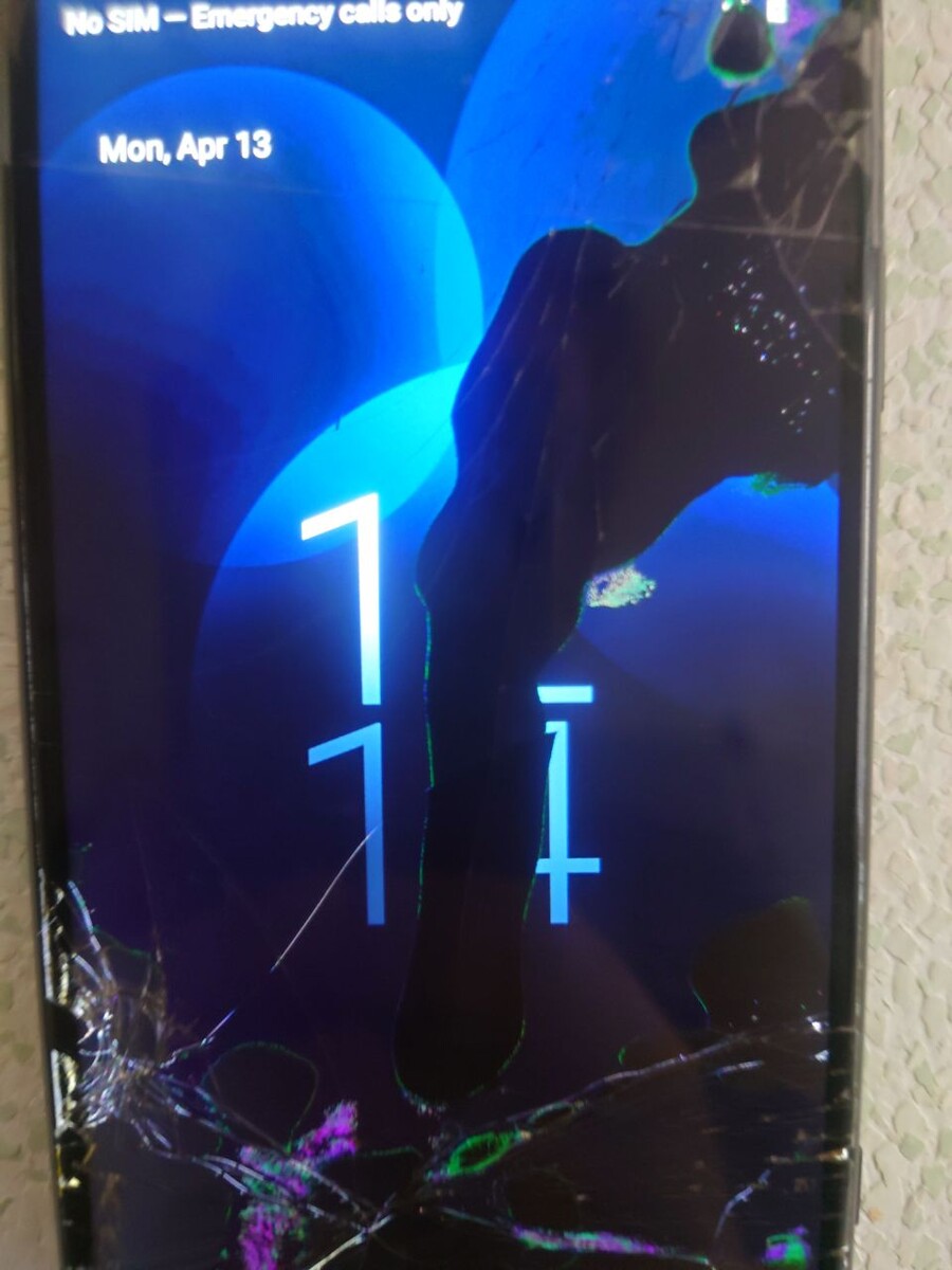В роли сервера выступает Xperia XZ1.