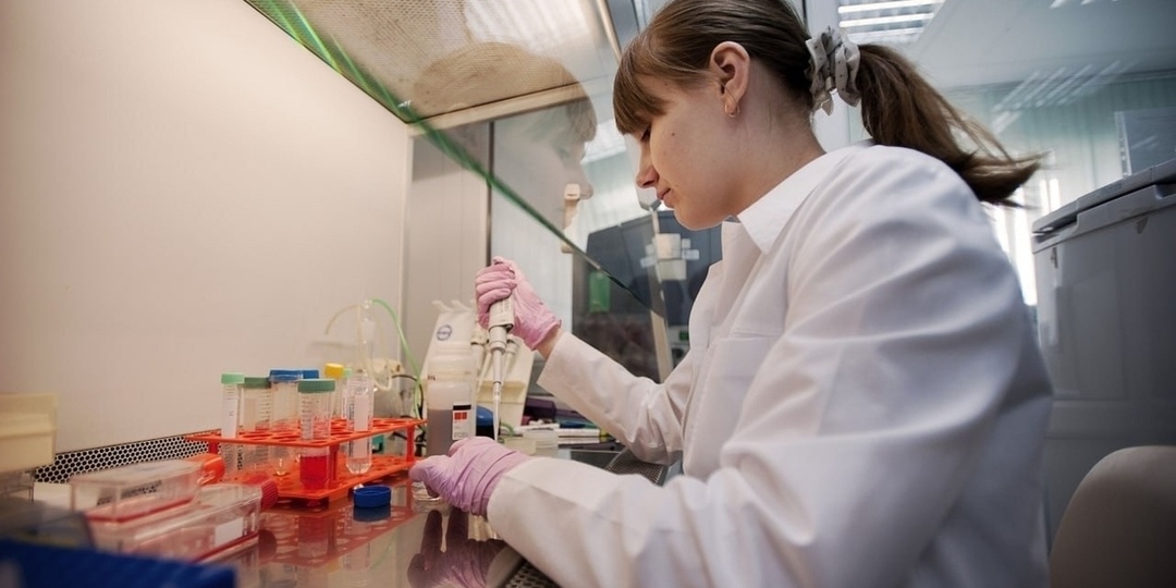 В НГУ исследуют убивающий рак вирус