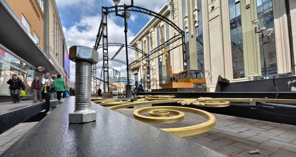 В Екатеринбурге за полмиллиона продают болты от медиаэкрана на Вайнера