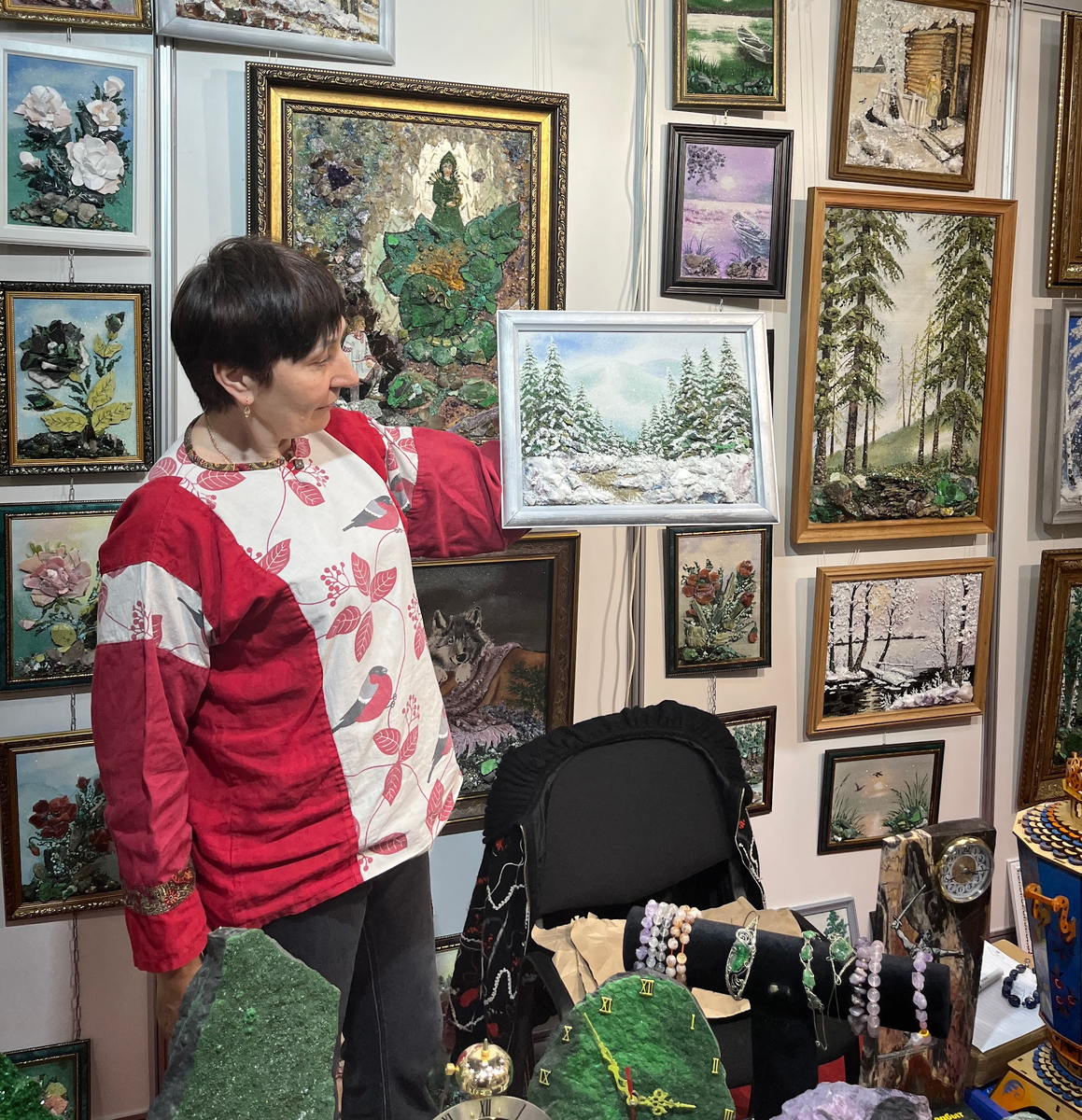 Наш путь начинается со стенда Марины Швецовой из Екатеринбурга. Фото: Полина Щучкина