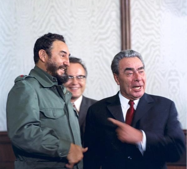 Лучший друг СССР: снимки Фиделя Кастро с советскими гражданами