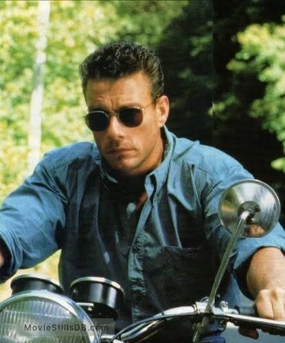 Кинолента Некуда бежать 1993 год.
