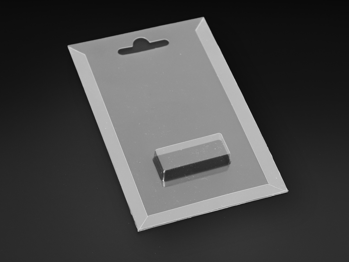 Блистер с трехсторонней загибкой для карты памяти 