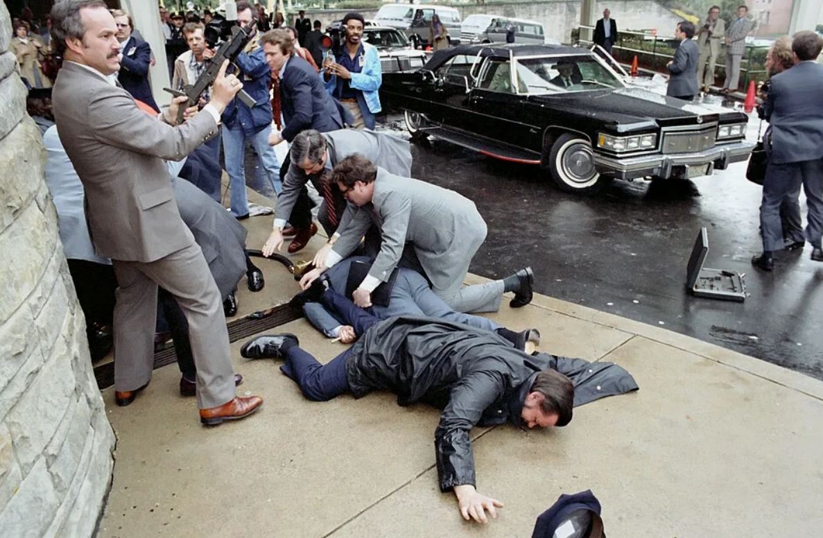 Покушение на президента Рональда Рейгана.