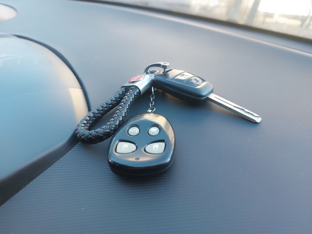    Москвичи спешно меняют шины из-за сильного снегопада