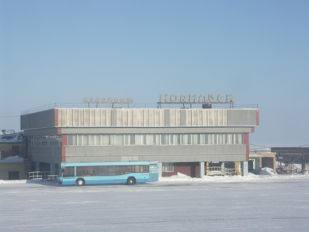 Вот так выглядело здание аэропорта "Алыкель" в 2005 году. 