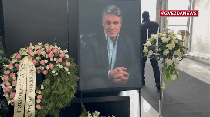    Так проходило прощание с Алексеем Пимановым. GIF видео ТГ-канала Zvezdanews