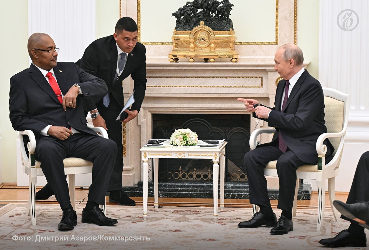 Президент РФ Владимир Путин с президентом Сейшельских островов Патриком Эрмини в Кремле