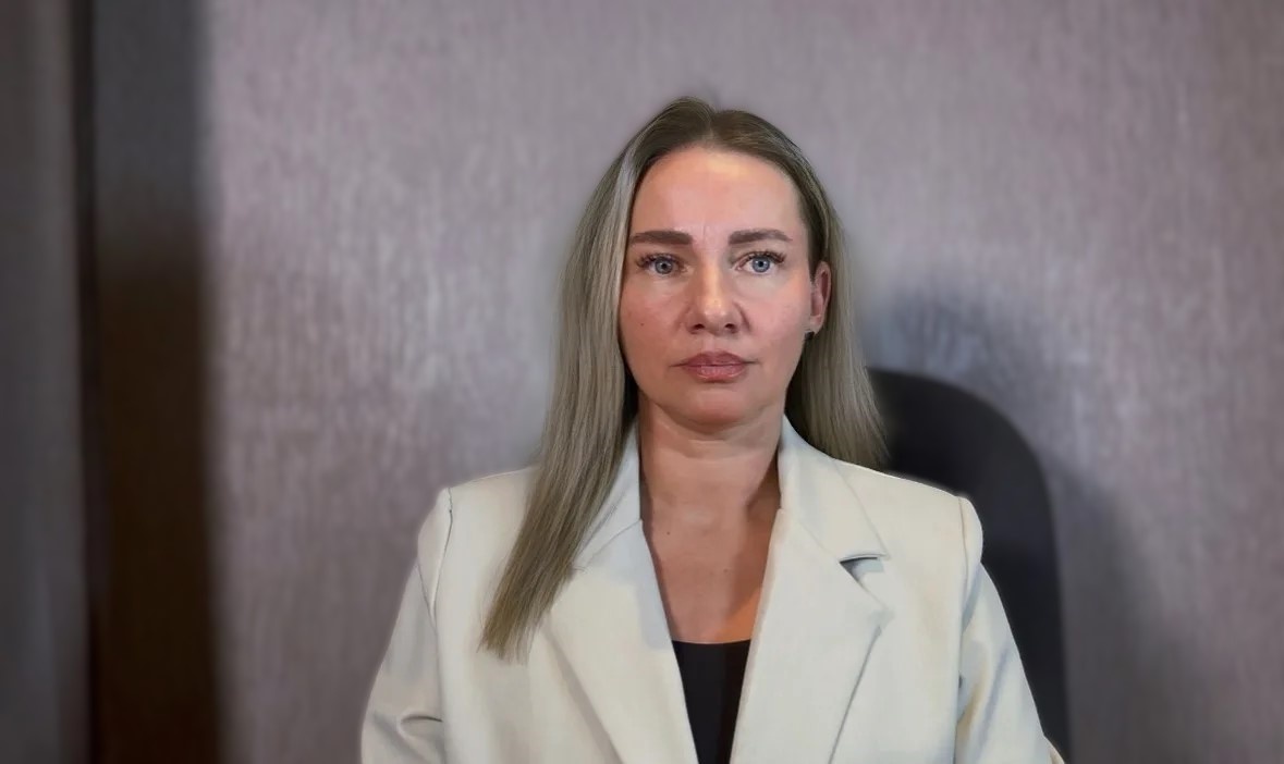 На фото автор Дзен-канала, Ирина Князева, карьерный консультант №1 по мнению ведущего отраслевого сервиса HRTIME