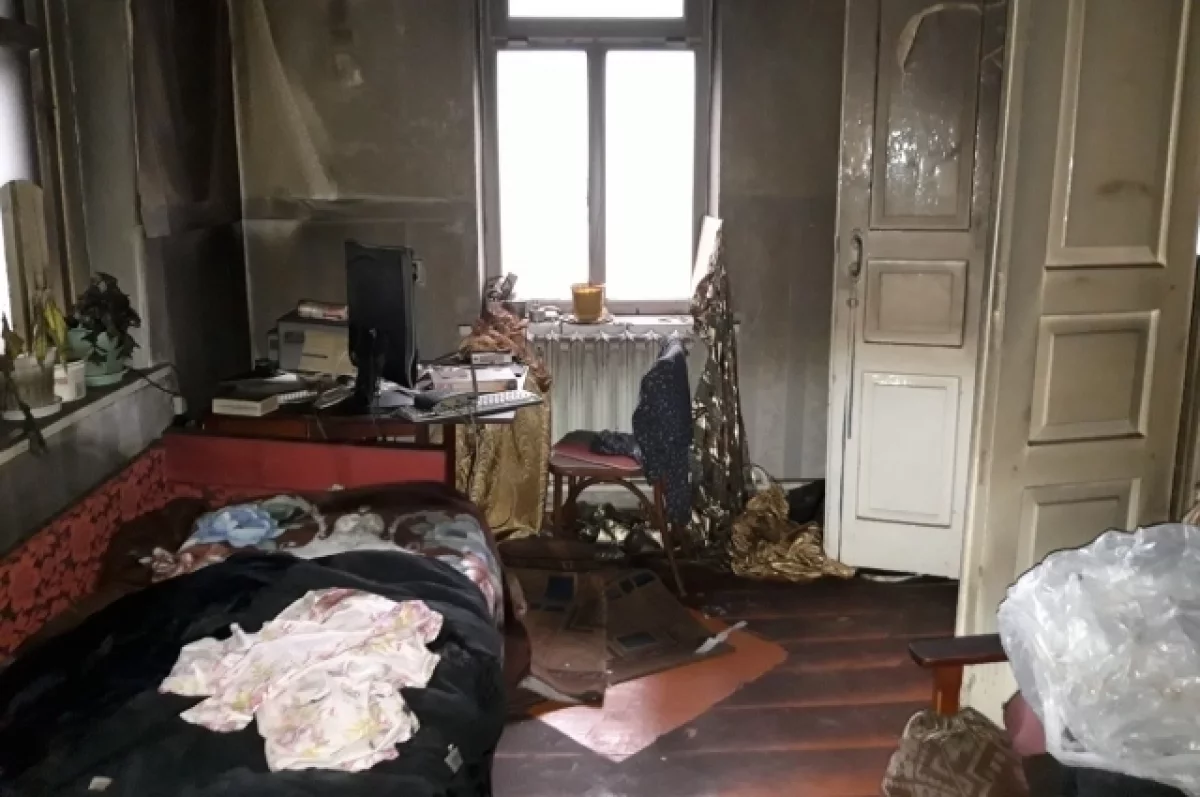Убийца пенсионерки перевернул вверх дном дом, но коробки с долларами не нашёл.
