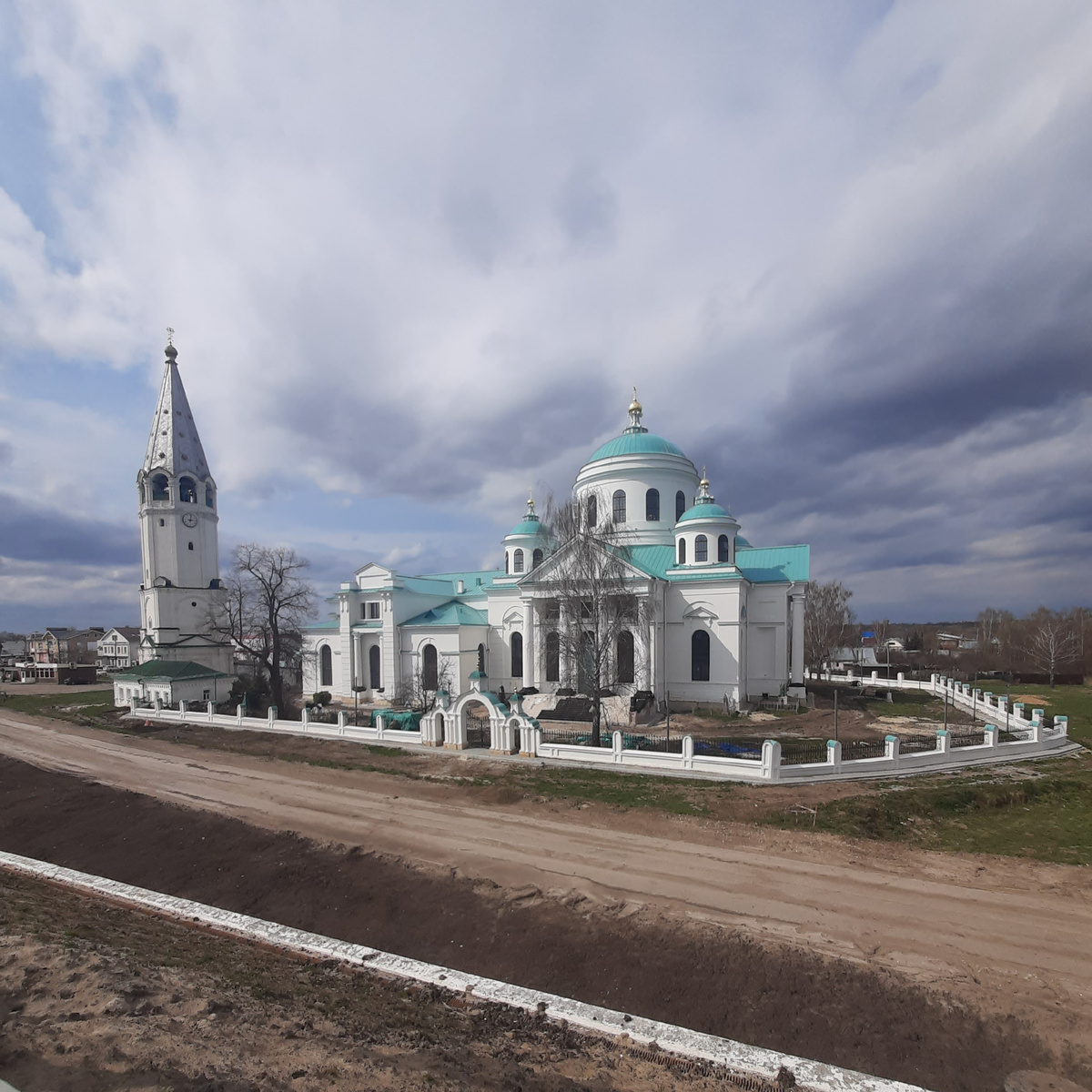 Храм Смоленской иконы Божией Матери. Здесь меня крестили. Сейчас идёт реставрация