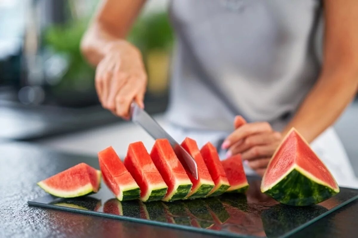    Семья из четырех человек погибла, съев куриный плов и арбуз