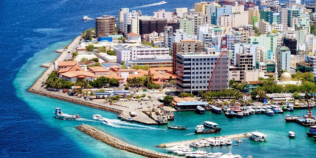 6 км², 200 000 жителей, 0 пляжей: математика города, который тонет