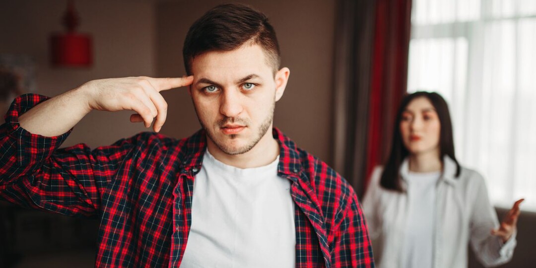 – Никому не нужна. А я должен подбирать отказное? – мужчина сверлит меня взглядом