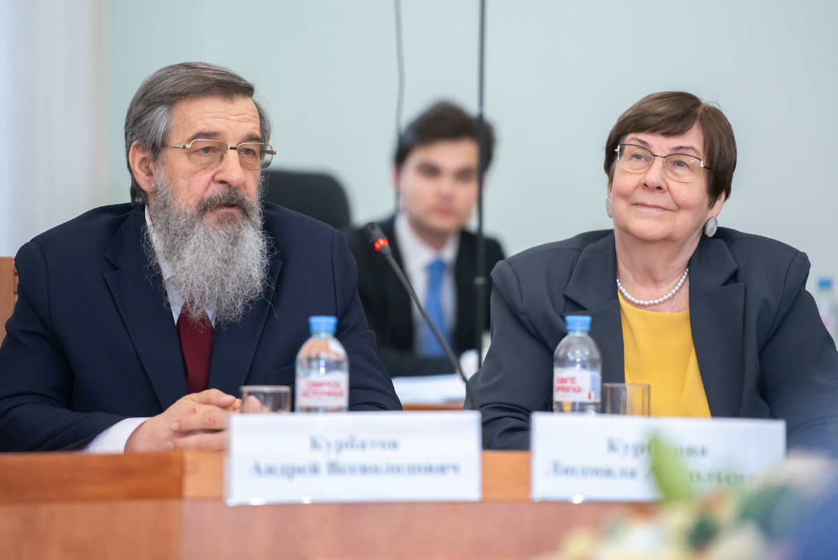 Андрей Всеволодович Курбатов и Людмила Анатольевна Курбатова на заседании рабочей группы