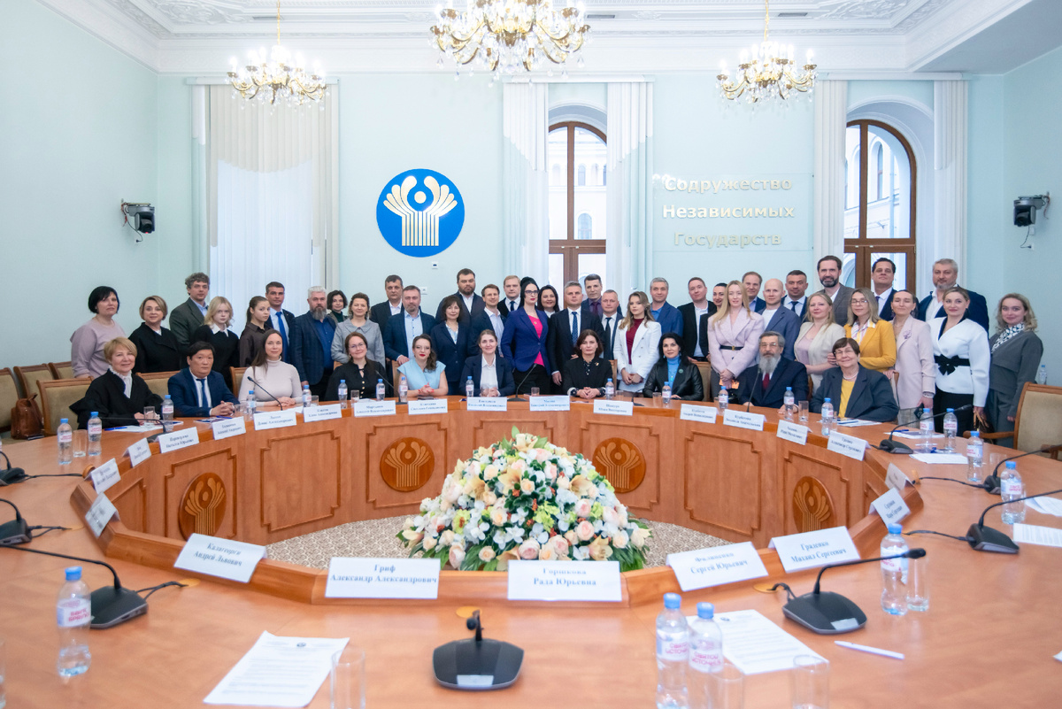 Первое заседание состоялось 23 апреля 2026 года.