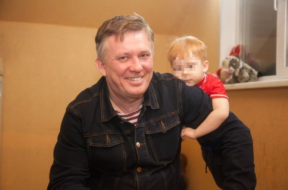 Родного сына Ростислав оставил себе, а остальных отправил жить к их биологическому отцу. Фото: соцсети