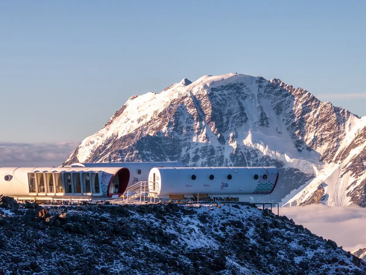     Отель Cosmos Elbrus Leaprus Camp на курорте Эльбрус в Кабардино-Балкарии. © Пресс-служба "Кавказ.РФ". Антон Тарабей