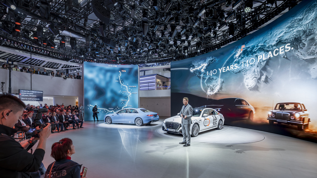    Стенд Mercedes-Benz на Пекинском автосалоне 2026 выглядел как демонстрация силы. Почти 40 машин, среди которых четыре мировых премьеры.   
Mercedes-Benz