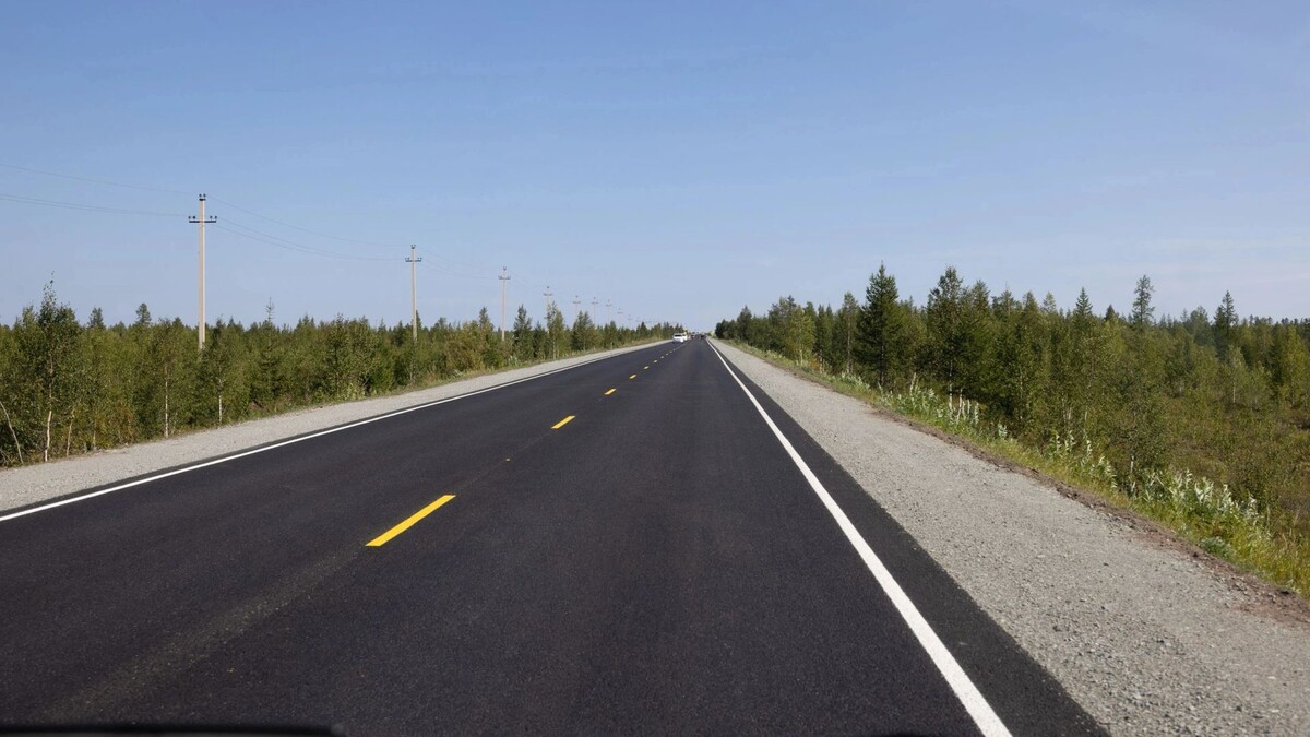    Участок построенной дороги вблизи Надыма. Фото: Юлия Чудинова / "Ямал-Медиа"