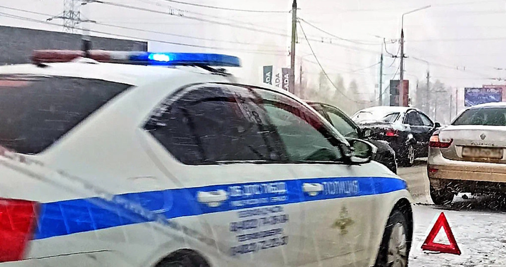 К 90-летию ГАИ: юные кадеты Мелитополя открыли выставку рисунков в честь дорожной полиции