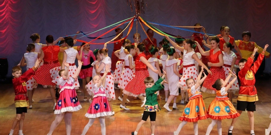Энергия, грация и талант: в ДК «Дружба» прошёл отчётный концерт коллективов «Чародеи» и «Калинка