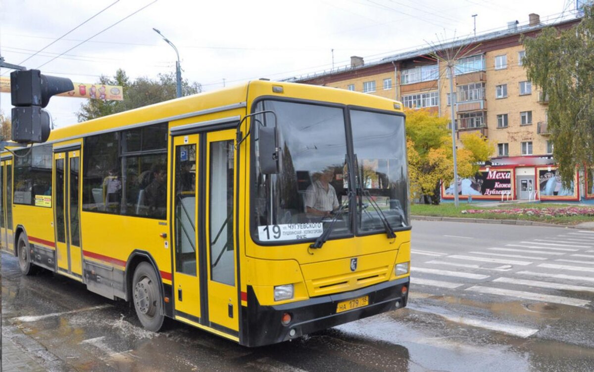    Автобусы в Ижевске перенаправят на время репетиций Парада Победы