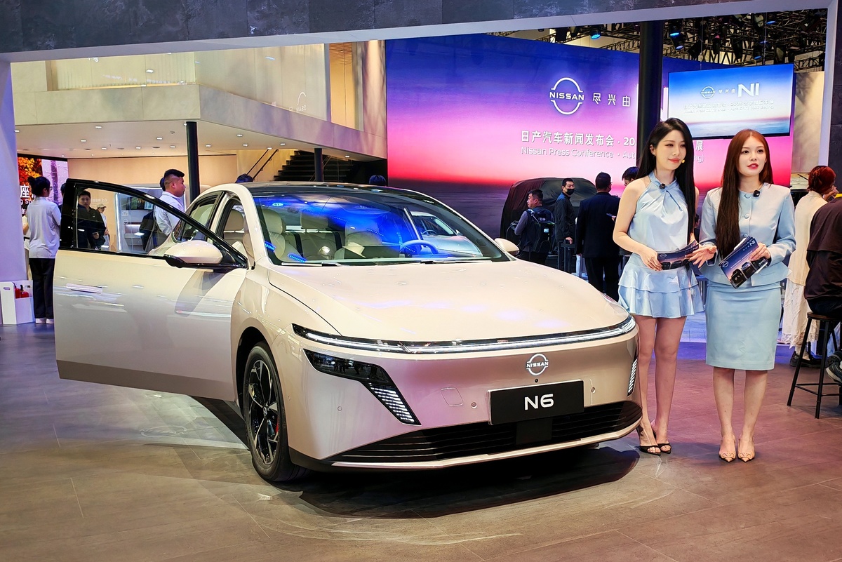    Модель Nissan N6 стала первым в истории марки подзаряжаемым гибридом (PHEV) для китайского рынка. /Юрий Зубко/РГ
