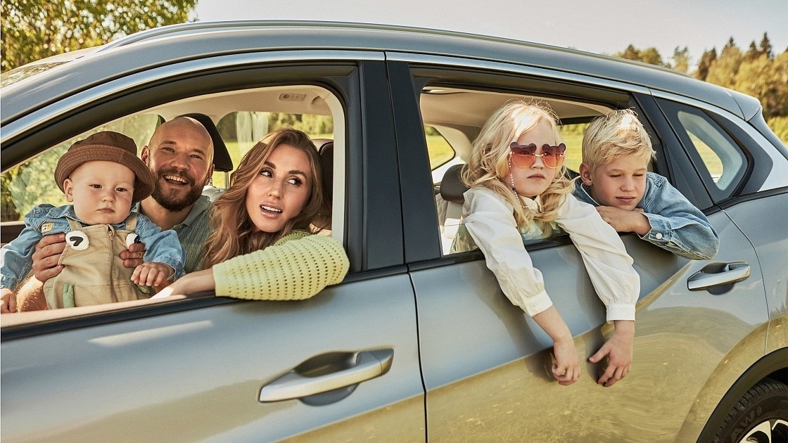 Большая дружная семья, где теперь, наверное, главная тема за ужином - "А что там папа с машиной?".
