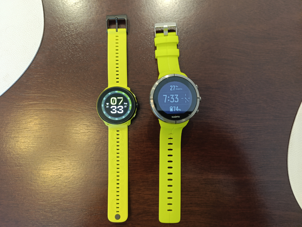 Слева - новехонькие Suunto Run, справа - старички Suunto Spartan Ultra. Да, я люблю желтый цвет :))