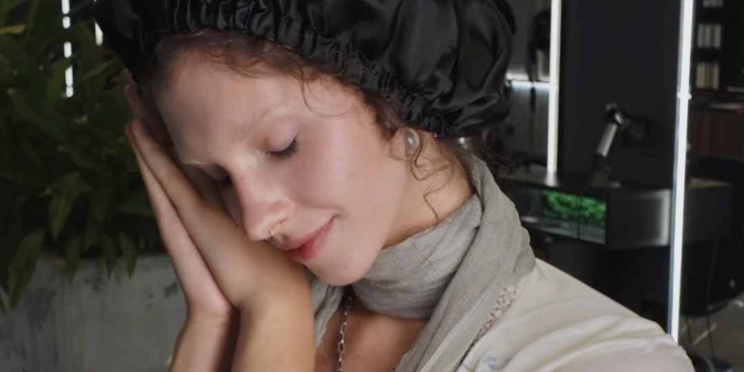 Как спать с кудрями, чтобы утром не было «гнезда»?