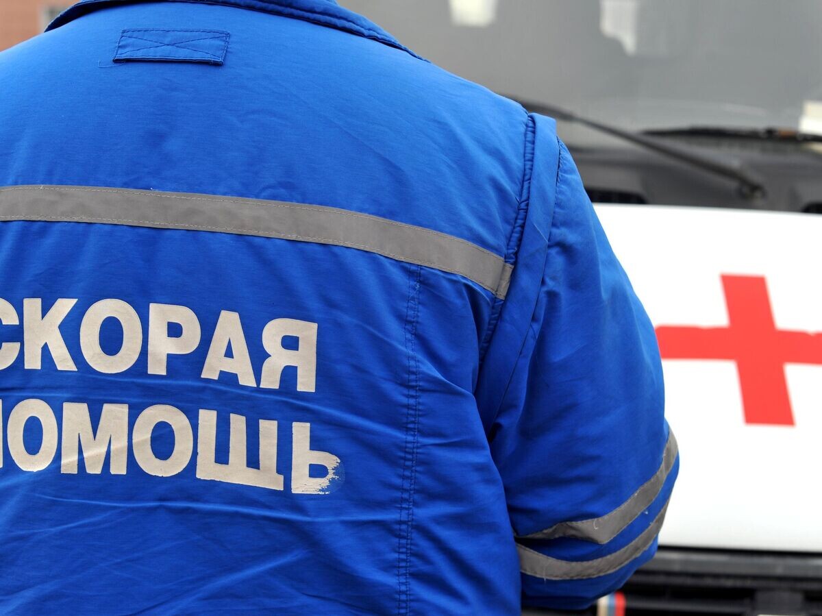    Врач скорой медицинской помощи возле автомобиля | © РИА Новости / Алексей Сухоруков