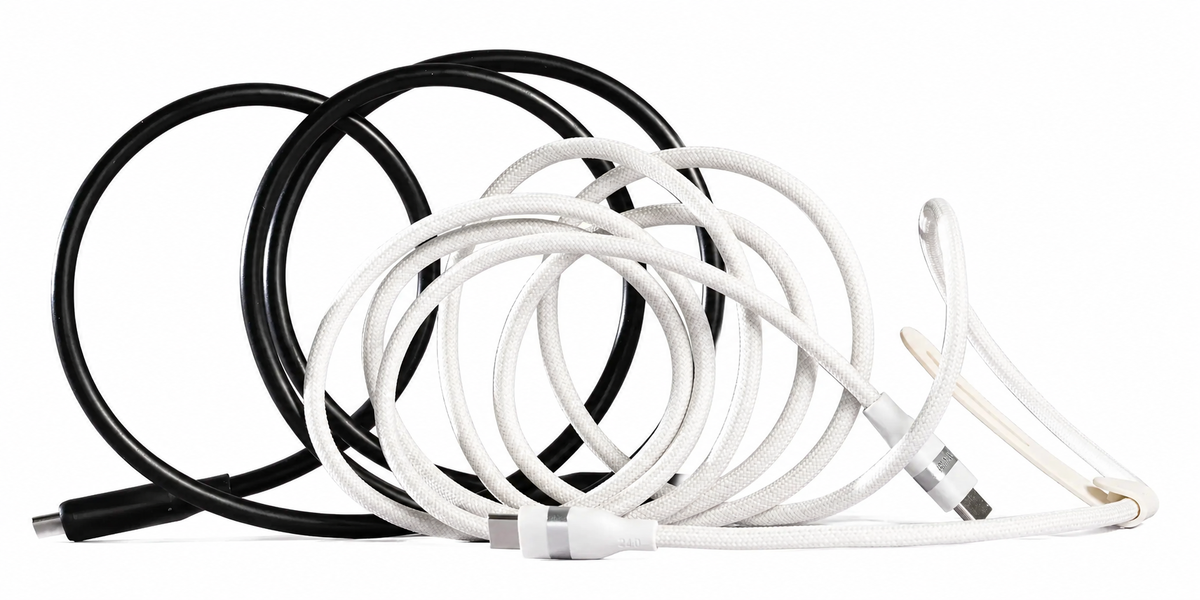 Кабели в оплётке служат намного дольше, чем обычные пластиковые.