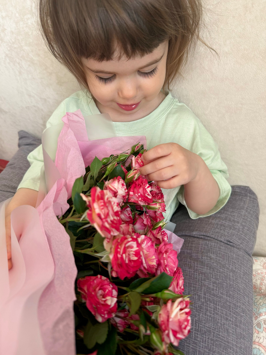 Витселёнок обожает цветы 🌺 