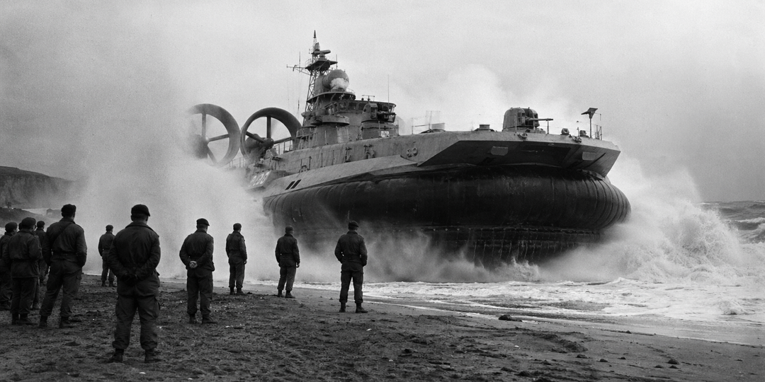 В СССР сделали корабль, который едет по суше: как «Зубр» стал самым большим судном на воздушной подушке в мире