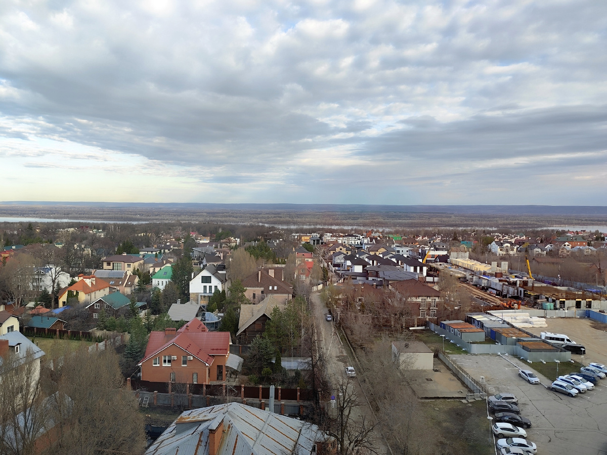 Вид из окна нашего отеля. Саму Самару толком и посмотреть не успели - надеюсь, в следующий раз получится!