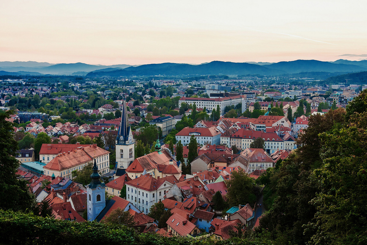 С замкового холма открываются красивые виды на Любляну. Фото: Eugene Kuznetsov / Unsplash