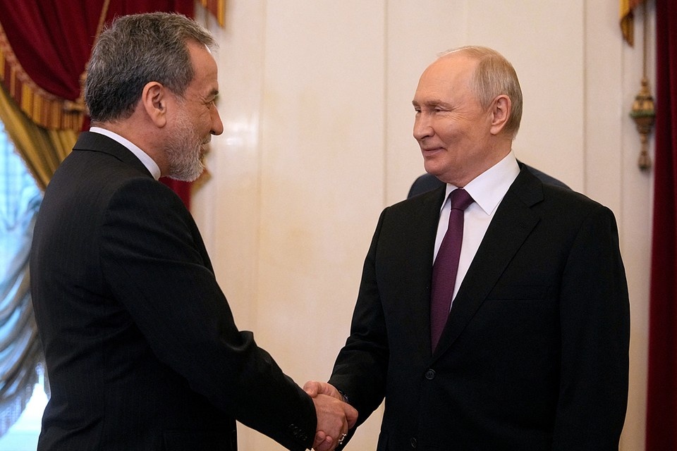    С первых слов Путин перешел к главному: ни капли сомнения - Россия поддерживает и продолжит поддерживать Иран REUTERS