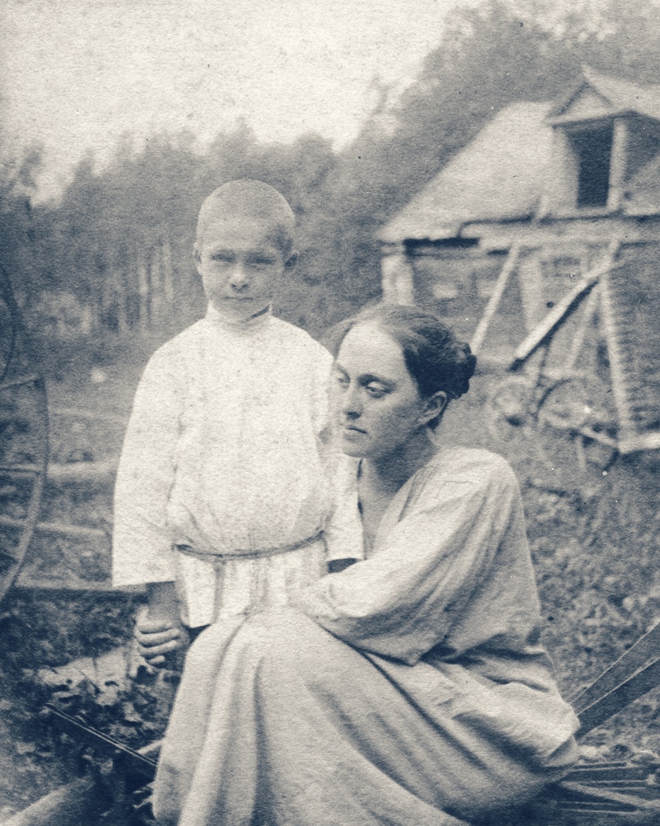 Наталья Вершинина и сын Лёва, фото 1924 года, передал А.Г.Римский-Корсаков.