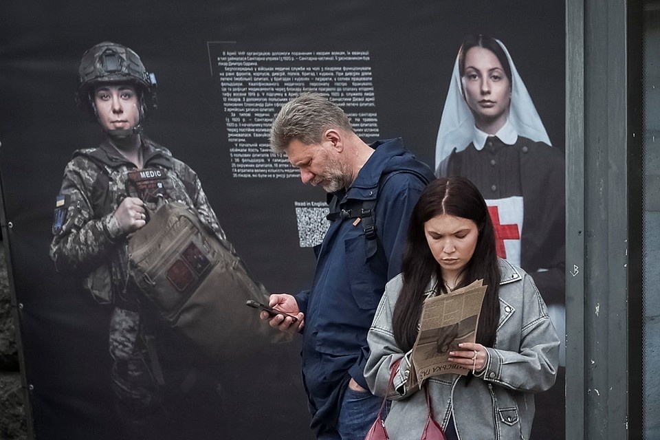   Счет за годы, которые на Украине называли дорогой к свободе, лежит в кассовом чеке, горит на табло заправки, съедает пенсию и делает семейные планы перечнем несбывшегося REUTERS