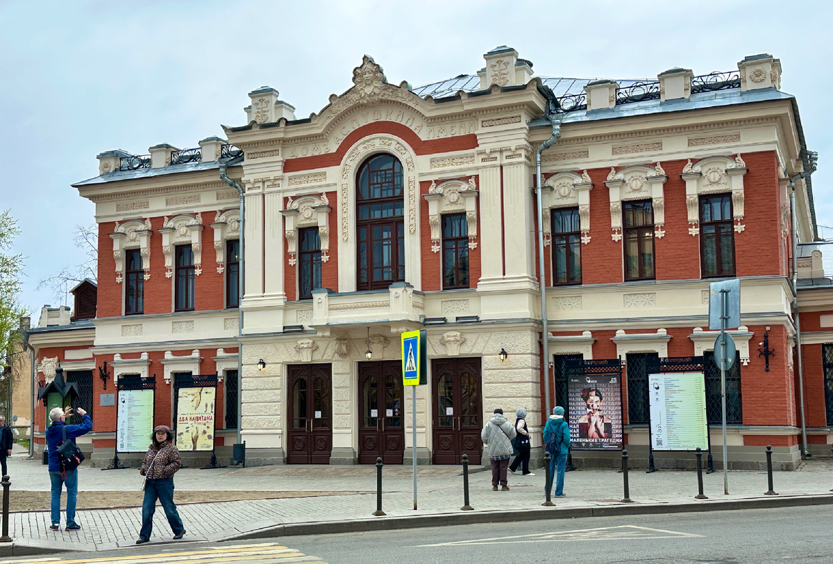 Здание псковского театра 