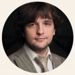 «По­яв­ле­ние так на­зы­ва­е­мых “двор­ни­ков-эк­зо­тов” из Се­не­га­ла и Ин­дии в рос­сий­ских ре­ги­о­нах – это пре­жде все­го след­ствие струк­тур­но­го де­фи­ци­та ра­бо­чей силы. Рос­сий­ские ре­ги­о­ны уже несколь­ко лет стал­ки­ва­ют­ся с устой­чи­вой нехват­кой кад­ров в ЖКХ, стро­и­тель­стве, бла­го­устрой­стве, транс­пор­те», — от­ме­ча­ет экс­перт.
