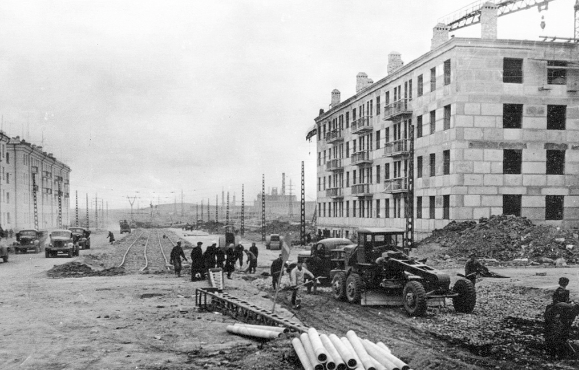 Темиртау в конце 1950-х годов. Начало строительства жилого массива на пр.Ленина. Ведется строительство первой очереди трамвайной линии. Источник - https://transphoto.org/photo/606929/