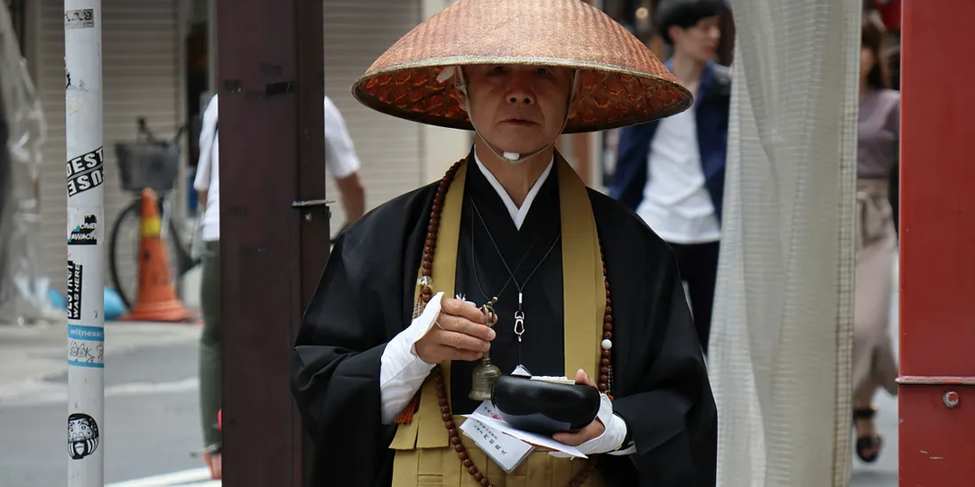 Странный способ японских монахов избавляться от вредных привычек без силы воли