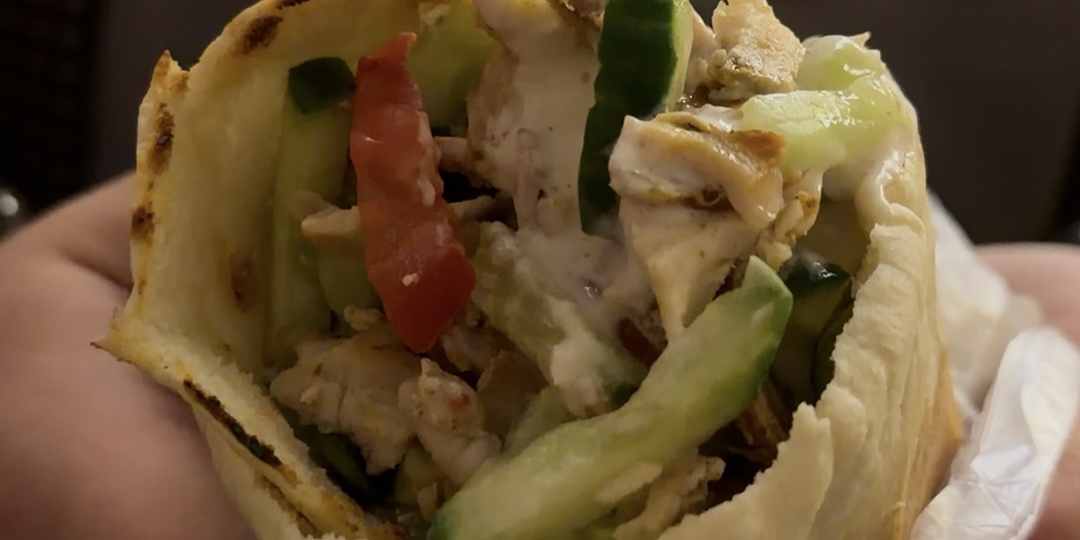 Культовое место Петербурга: почему «Блины Шаверма» на Пролетарской любят даже те, кто туда «случайно зашёл»